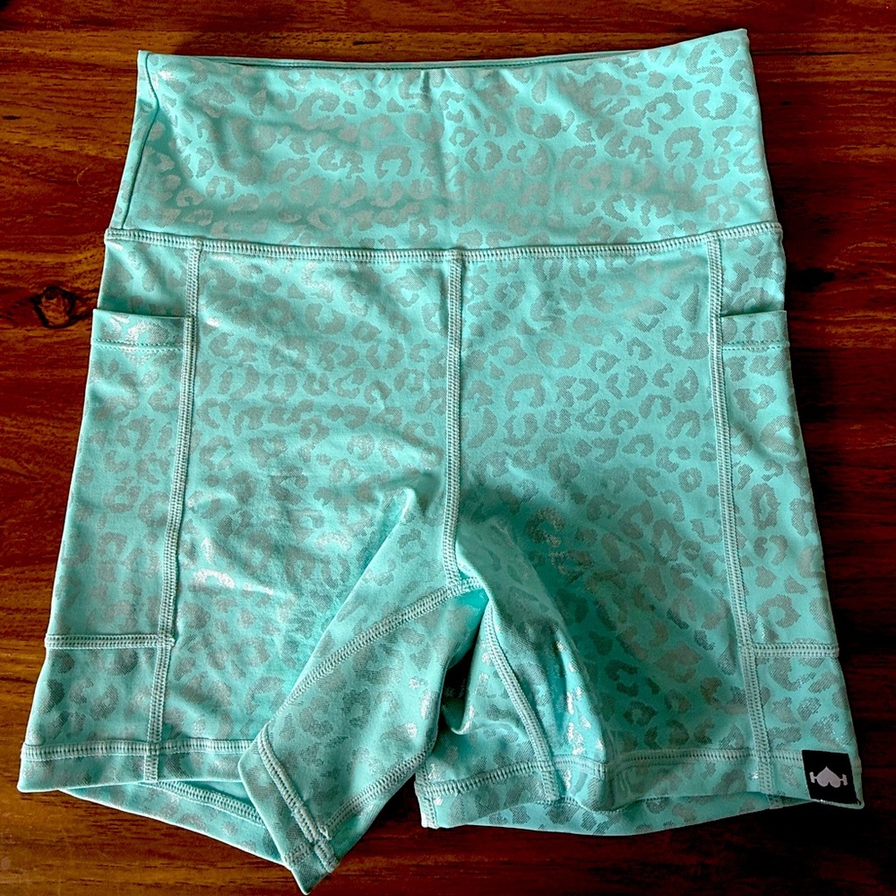 WOD Bottom Aqua Leopard print Shorts Size M